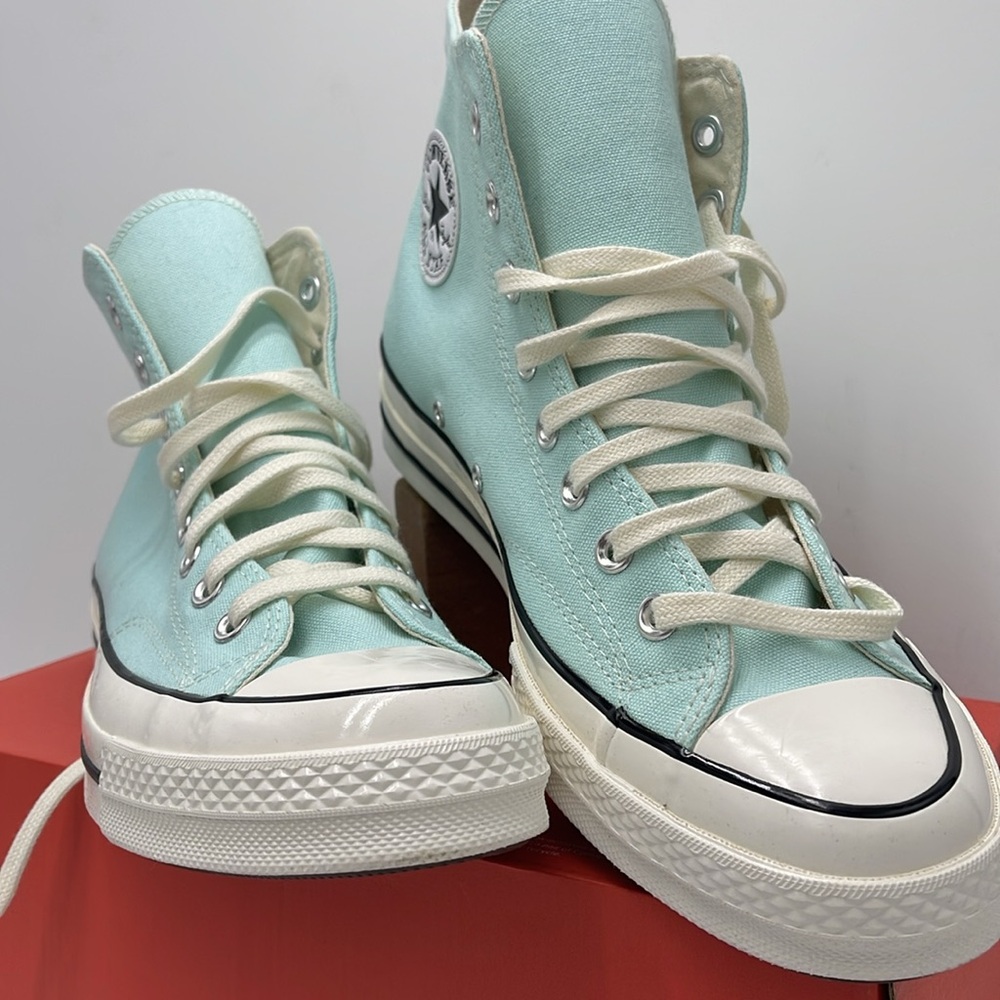 Converse Men’s A08614F
CHUCK 70 HI
POLAR BEAM/EGRET/BLACK Sneakers - Picture 5 of 16